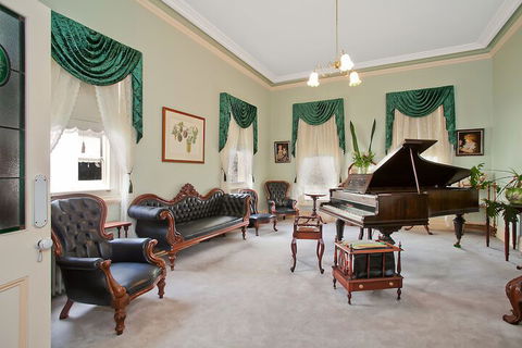 Merton Manor Exclusive Bed And Breakfast - New Castle Holiday 4