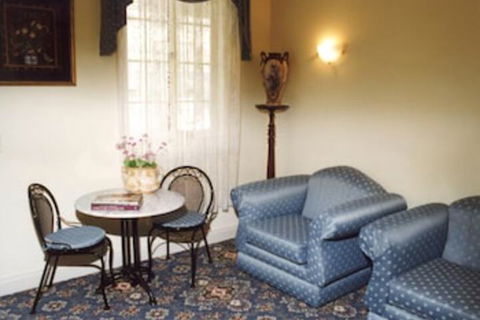 Merton Manor Exclusive Bed And Breakfast - New Castle Holiday 7