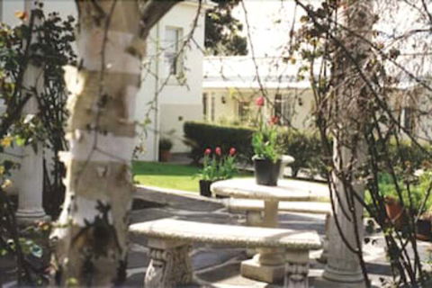 Merton Manor Exclusive Bed And Breakfast - New Castle Holiday 1