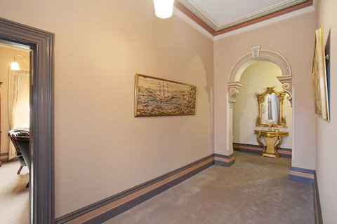 Merton Manor Exclusive Bed And Breakfast - New Castle Holiday 3