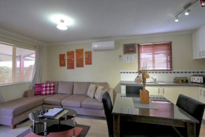 Parndana SA New Castle Holiday