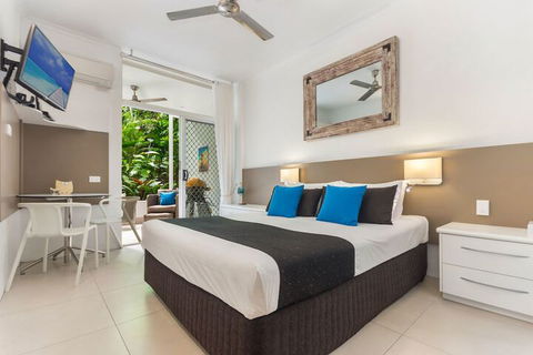 By The Sea Port Douglas - New Castle Holiday 3