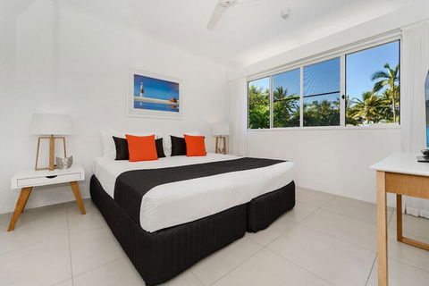 By The Sea Port Douglas - New Castle Holiday 7