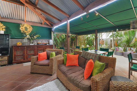 One Thornbury Boutique B & B - New Castle Holiday 2