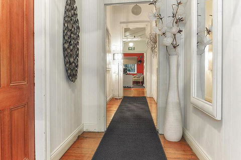 One Thornbury Boutique B & B - New Castle Holiday 6