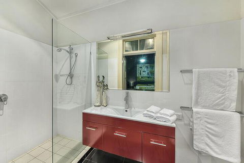 One Thornbury Boutique B & B - New Castle Holiday 4