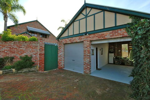 Above Bored Bed & Breakfast - New Castle Holiday 2