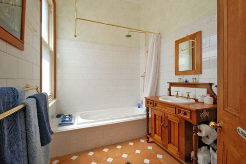 Above Bored Bed & Breakfast - New Castle Holiday 6