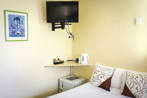 Motel 359 - New Castle Holiday 5