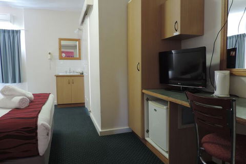 O'Shea's Royal Hotel - New Castle Holiday 3