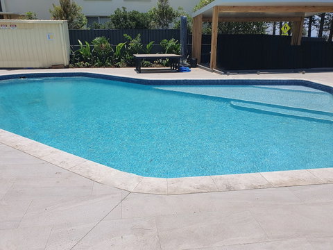 Burleigh Esplanade Apartments - New Castle Holiday 5