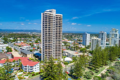 Burleigh Esplanade Apartments - New Castle Holiday 3