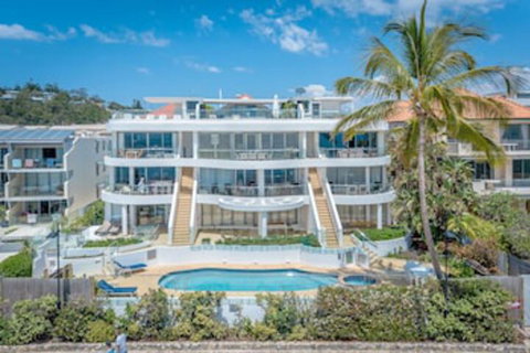 La Mer Noosa - New Castle Holiday 0