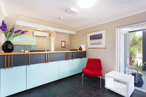 Rocklea International Motel - New Castle Holiday 1