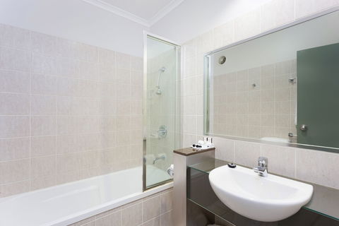 Rocklea International Motel - New Castle Holiday 5
