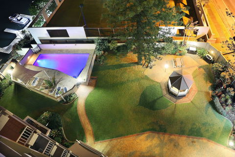 Narrowneck Court - New Castle Holiday 2