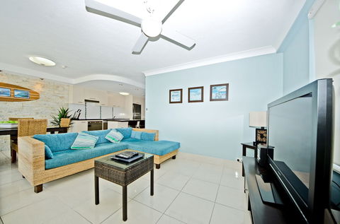Burleigh Beach Tower - New Castle Holiday 6