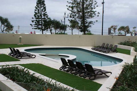 Zenith Ocean Front Apartments - New Castle Holiday 4