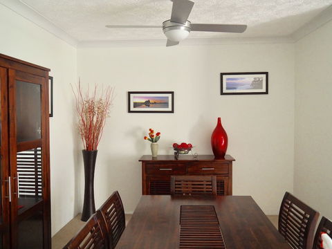 Oceanside Cove Holiday Apartments - New Castle Holiday 4