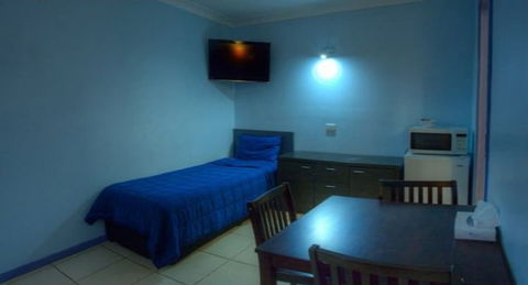 Miami Shore Apartments & Motel - New Castle Holiday 5