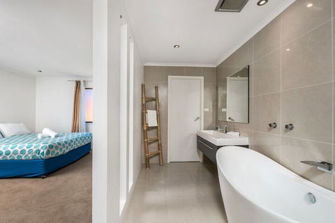 Bella On Banyan - New Castle Holiday 5