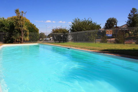 Hi Way Motor Inn - New Castle Holiday 3