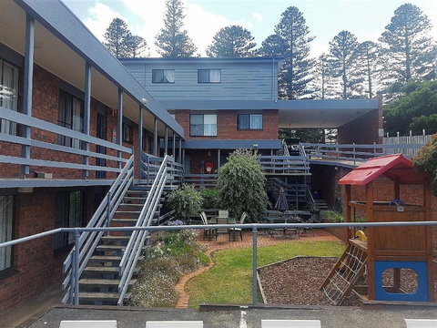 Mahogany Motel - New Castle Holiday 1