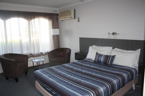 Raglan Motor Inn - New Castle Holiday 5