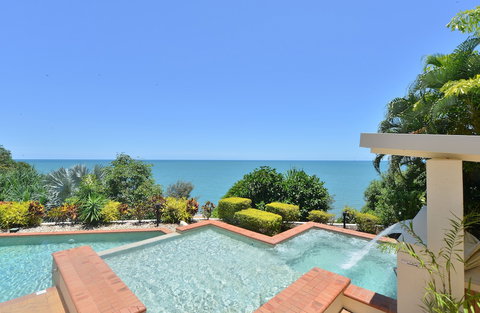 Bellevue At Trinity Beach - New Castle Holiday 1