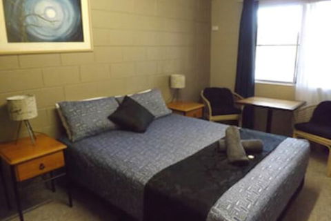 Sunbird Motel - New Castle Holiday 7