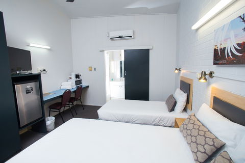 Downs Motel - New Castle Holiday 4