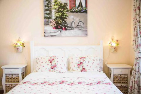 4 Ensuite Chelsea Villa CBD Airport - New Castle Holiday 6