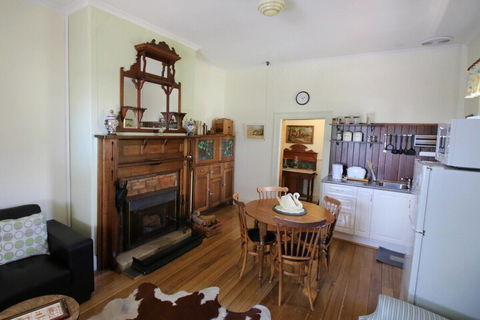 Christopher Halls Colonial Accommodation - New Castle Holiday 3