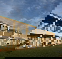Lakeview Motel  Apartments - New Castle Holiday