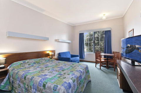 William Dutton Motel - New Castle Holiday 4