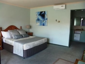 Melaleuca Motel - New Castle Holiday 6