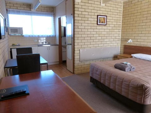 Coastal Comfort Motel - New Castle Holiday 3