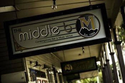 The Middle Pub - New Castle Holiday 4