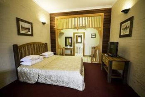 The Middle Pub - New Castle Holiday 3