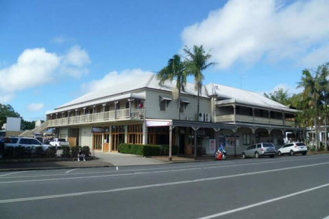 The Middle Pub - New Castle Holiday 6