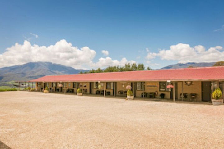 Mount Beauty VIC New Castle Holiday