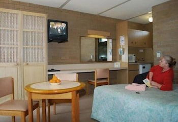 Town Centre Motor Inn - New Castle Holiday 6