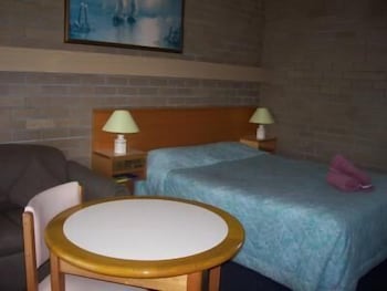 Town Centre Motor Inn - New Castle Holiday 3