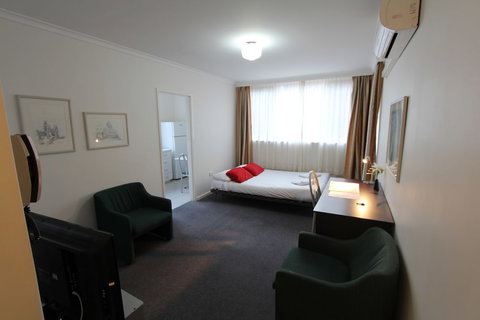 Drummond Apartments Services - New Castle Holiday 1