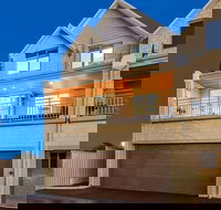 Serenity on the Terrace - New Castle Holiday