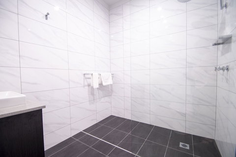 Historic Hydro Motor Inn - New Castle Holiday 6