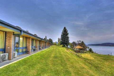 Lake Jindabyne Hotel - New Castle Holiday 1
