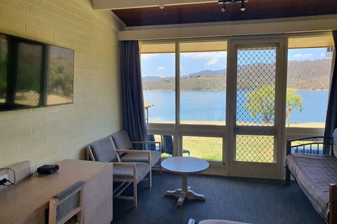 Lake Jindabyne Hotel - New Castle Holiday 7