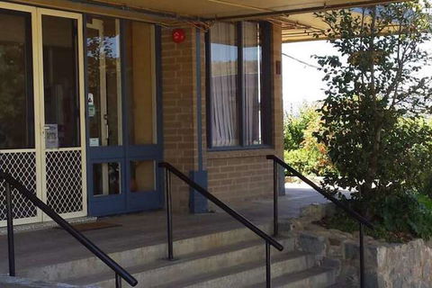 Lake Jindabyne Hotel - New Castle Holiday 3