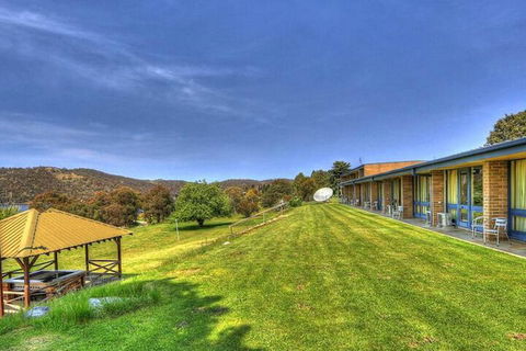 Lake Jindabyne Hotel - New Castle Holiday 2